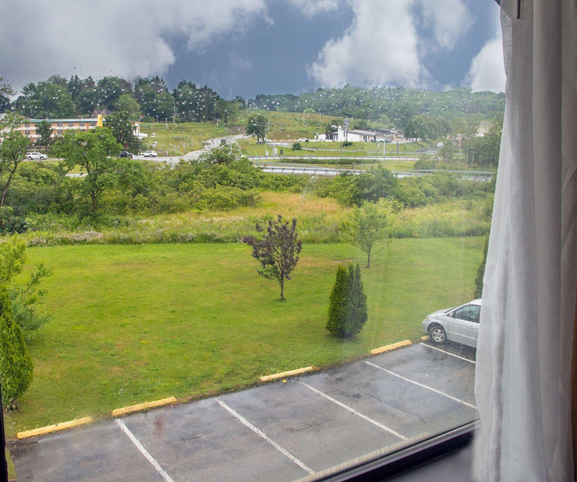Super 8 By Wyndham Somerset Dış mekan fotoğraf